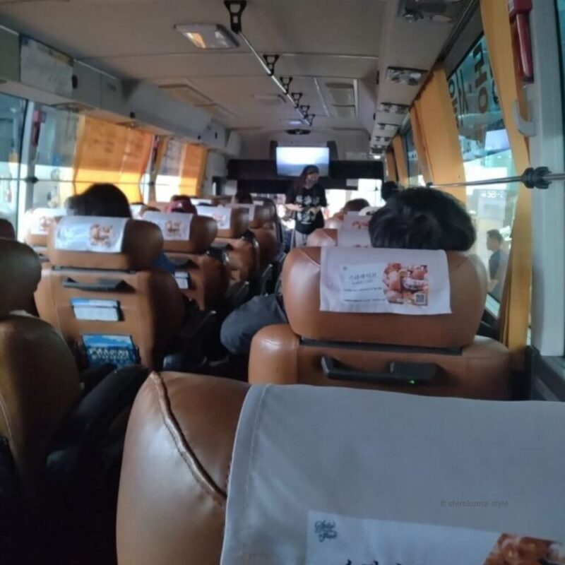 リムジンバス車内