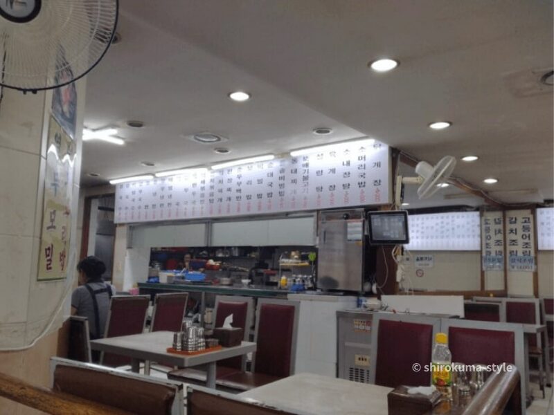 南大門の食堂店内