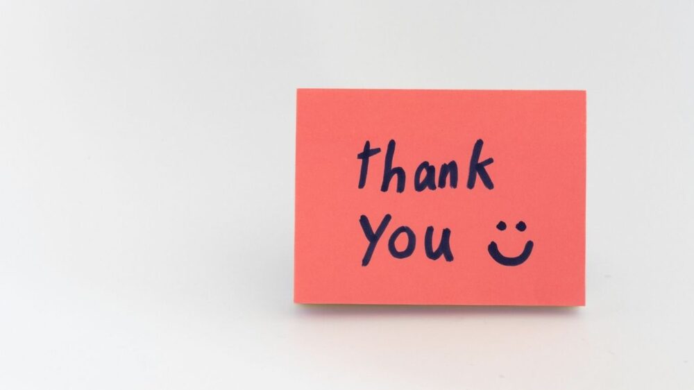 フィリピンでチップを渡して感謝を伝えるイメージ(thank youの付箋)